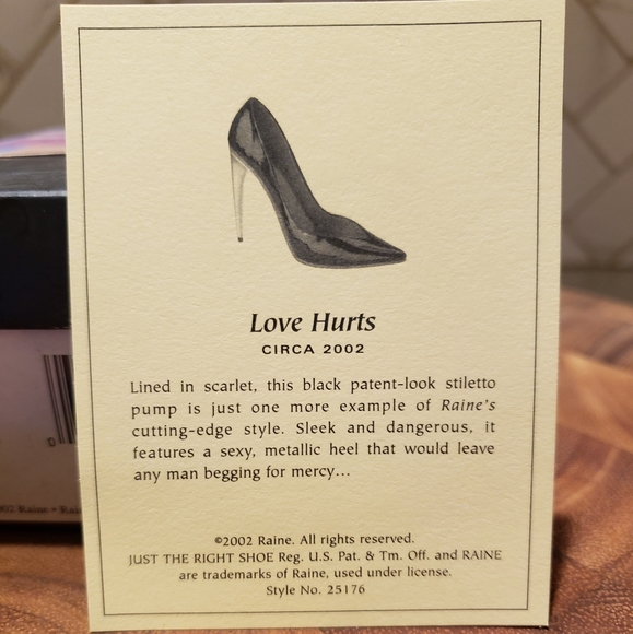 Just the Right Shoe, Love Hurts 25176, 2002 - Picture 5 of 10